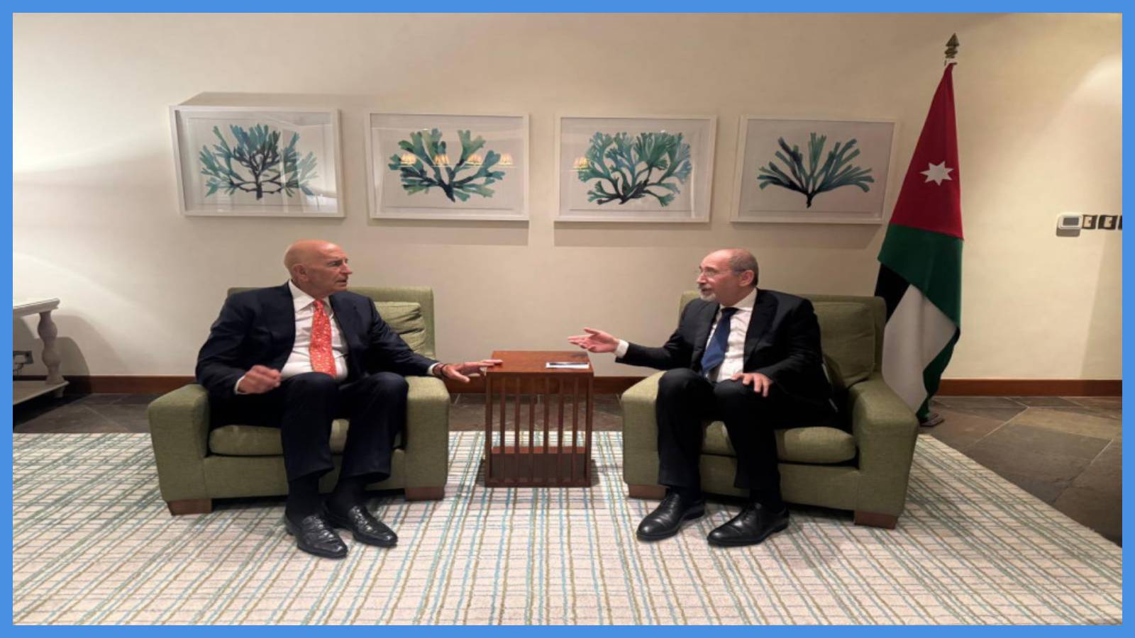 وزير الخارجية يعقد عدة لقاءات في المنامة