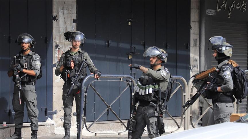 الاحتلال يعترض حافلات ناشطين متجهة للتضامن مع الفلسطينيين