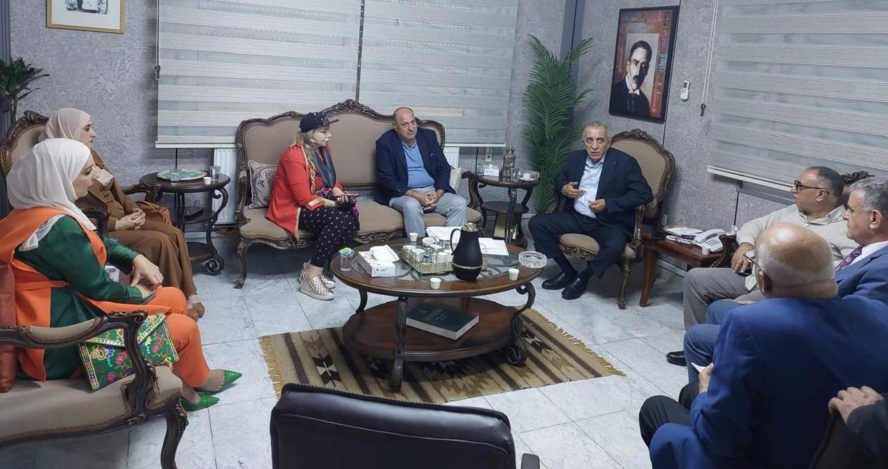 وزير الثقافة يلتقي وفدًا من جمعية الرواد للفنون التشكيلية