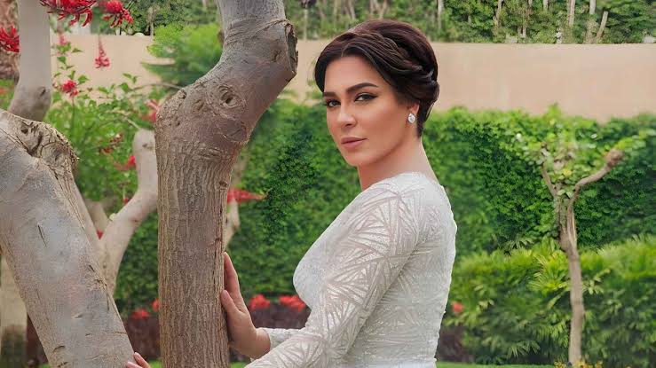 صورة سلاف فواخرجي وماهر الأسد ..  مفبركة