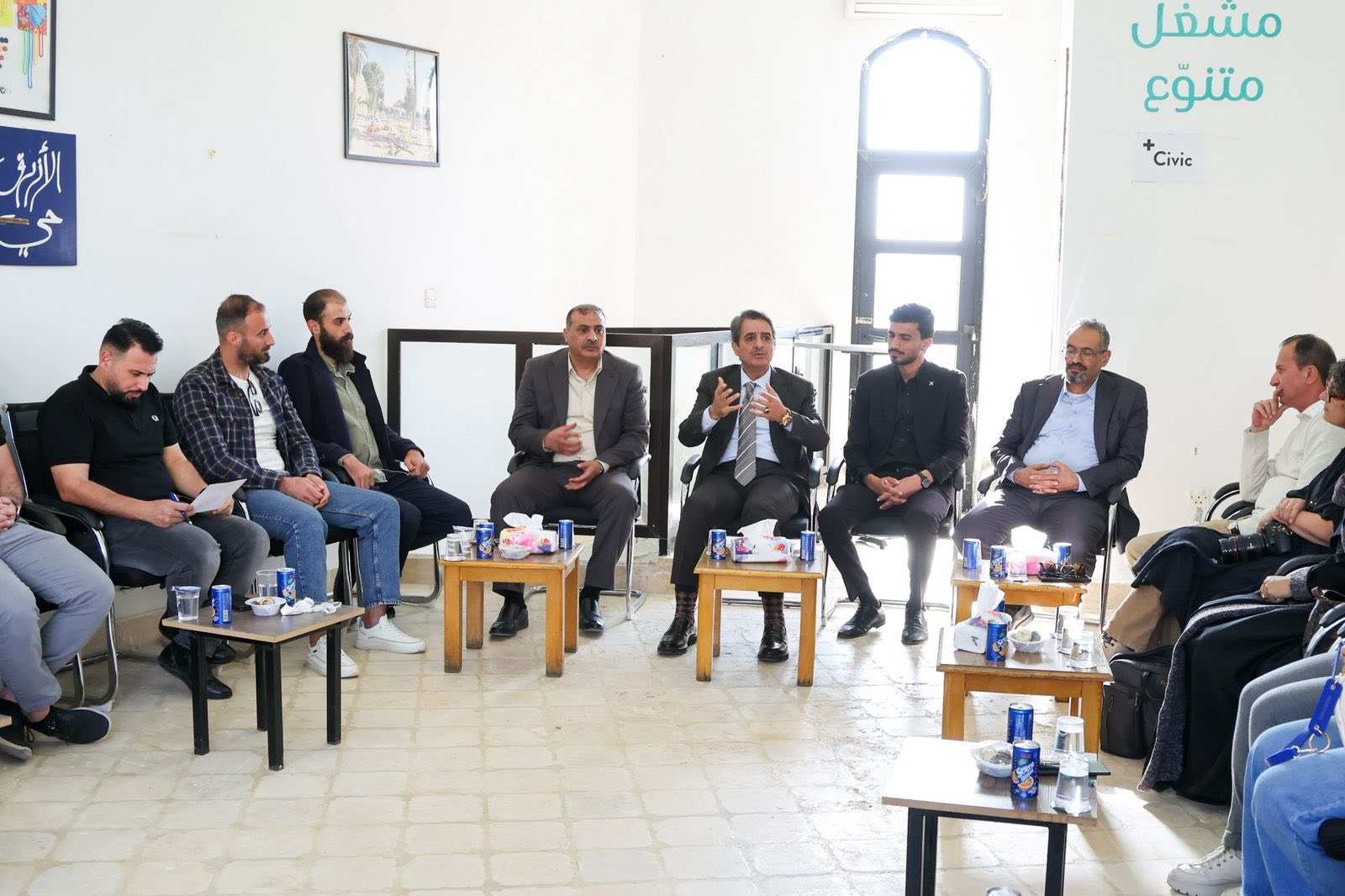 وزير الشباب يلتقي شباب الأزرق ضمن مشروع تنموي سياحي