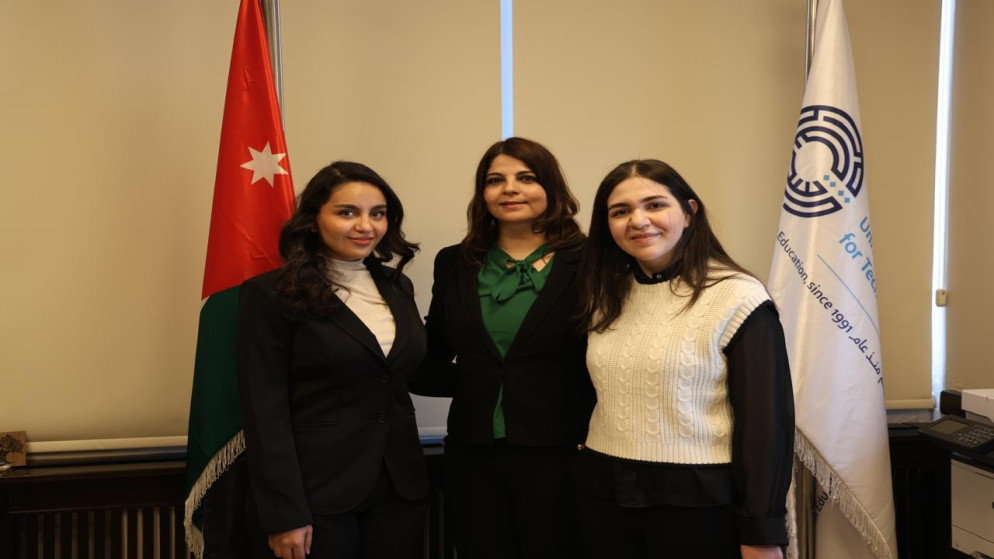 طالبـتان أردنيتان تحصدان ذهبية الذكاء الاصطناعي عالميًا