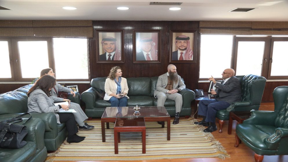 وزير المياه والسفير الأميركي يبحثان التحديات المائية