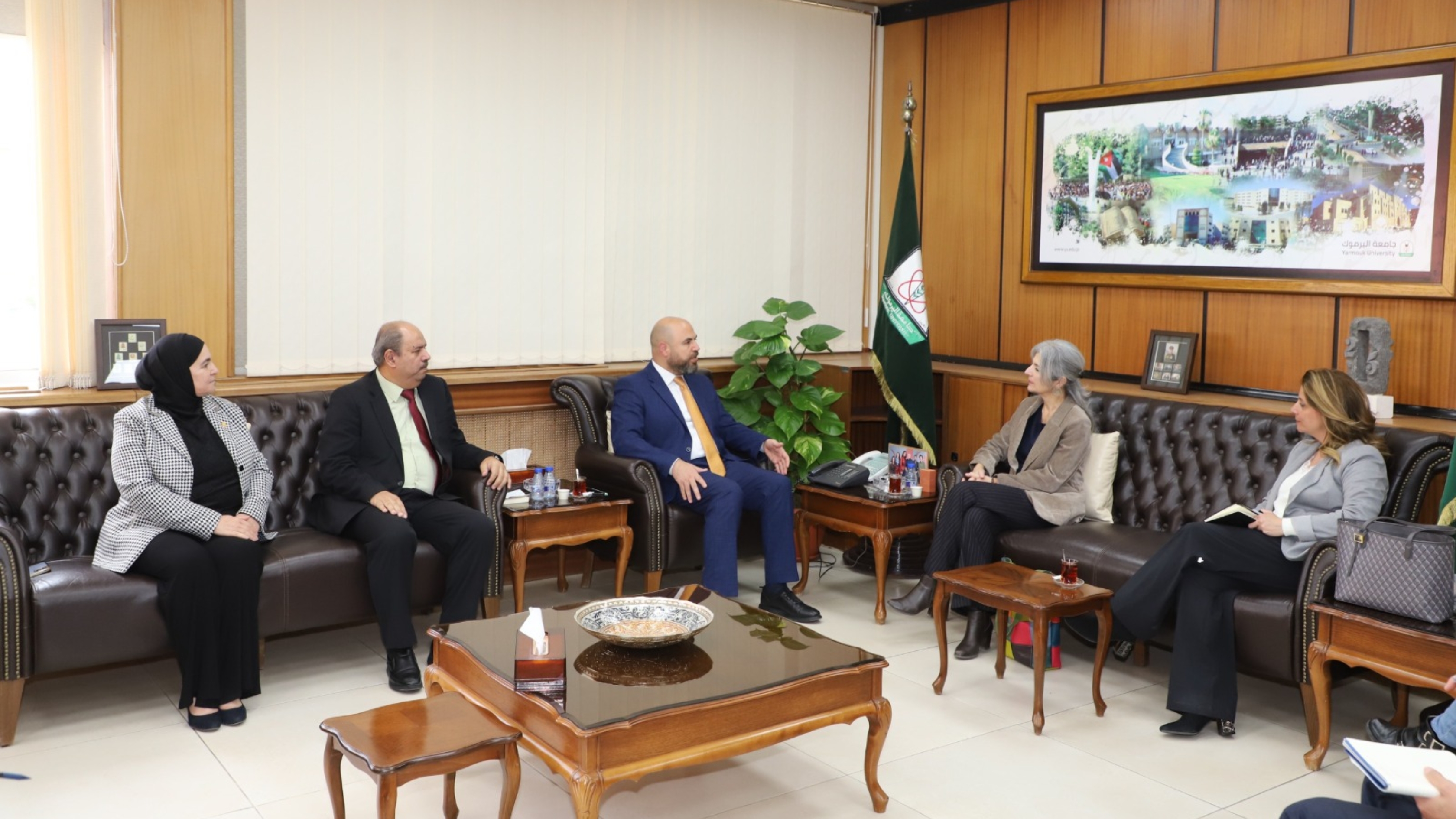 بحث تعزيز التعاون بين اليرموك ومفوضية اللاجئين