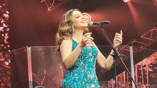 أنغام تتألق في أبوظبي وسط حضور جماهيري كثيف وتفاعل واسع