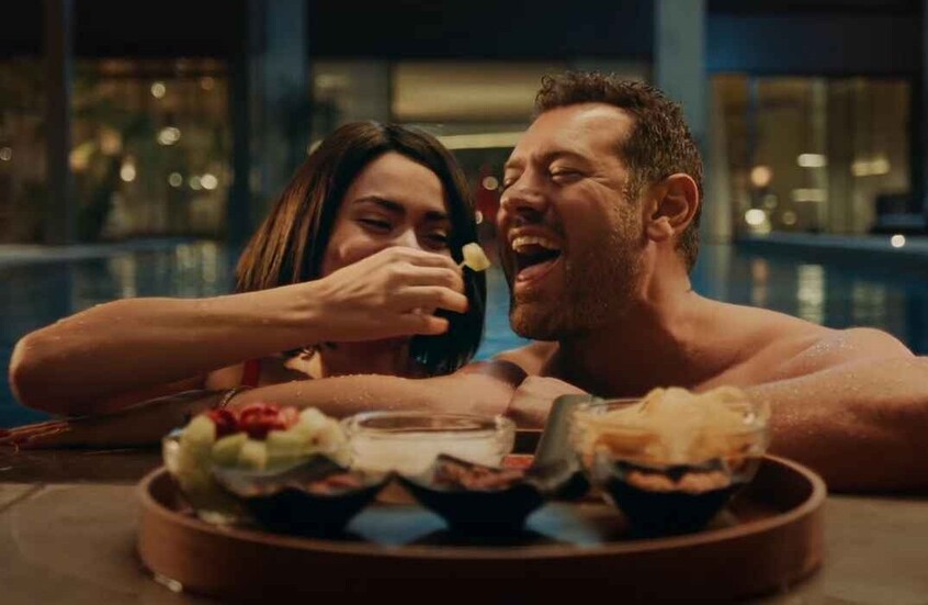 مشهد غير لائق يثير حفيظة مصر للطيران