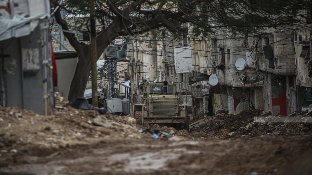 قوات الاحتلال تدفع بتعزيزات عسكرية نحو مدينة طولكرم ومخيميها