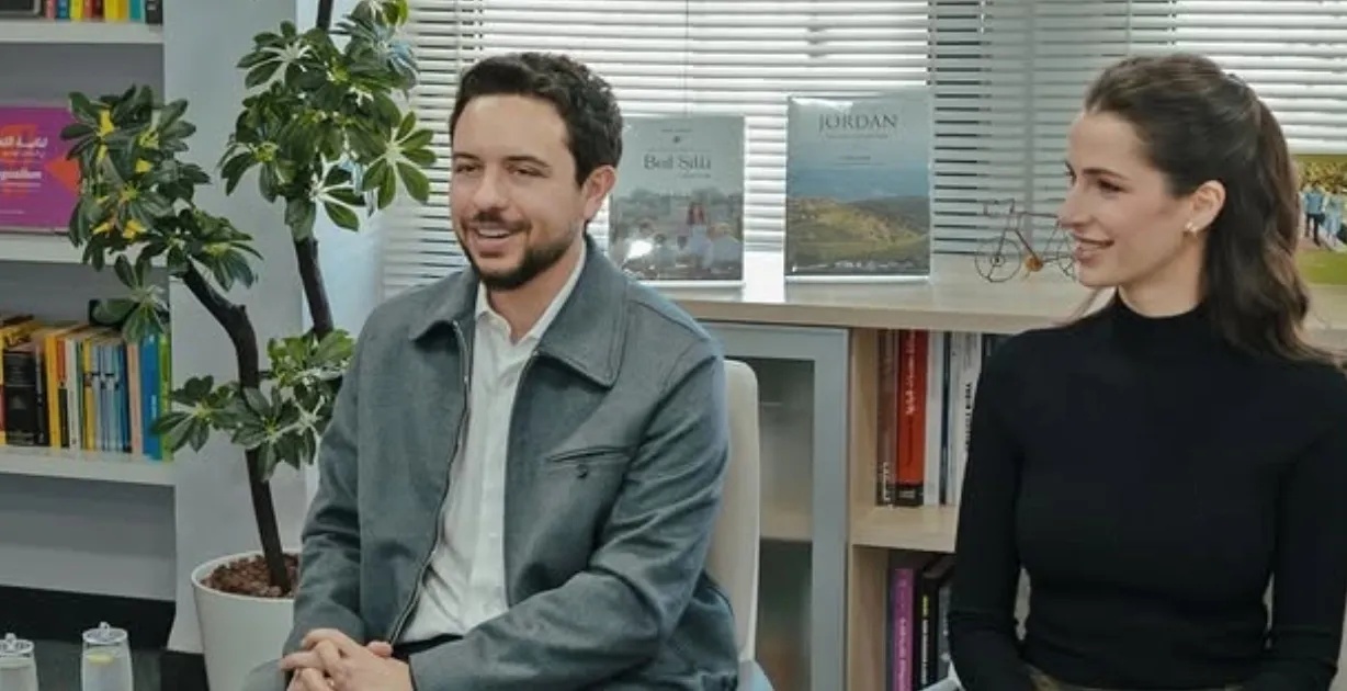 الأميرة رجوة تعيد إحياء أناقة التنانير الطويلة