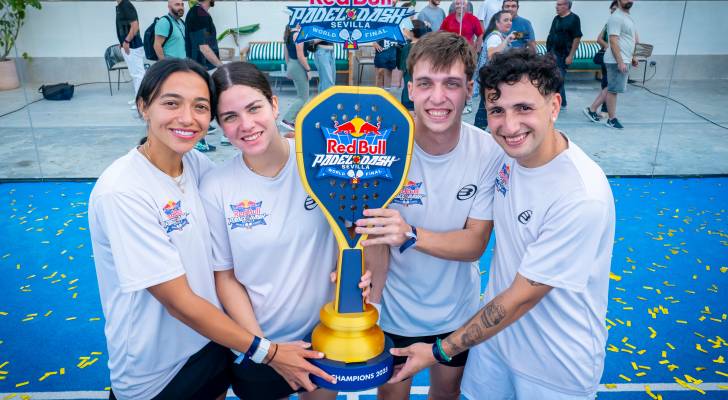 الأردن بطل العالم في النهائي لبطولة ريد بل بادل داش في إشبيلية