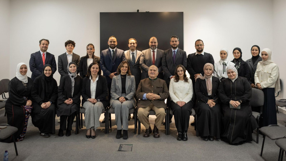 الأمير الحسن يزور معهد السياسة والمجتمع