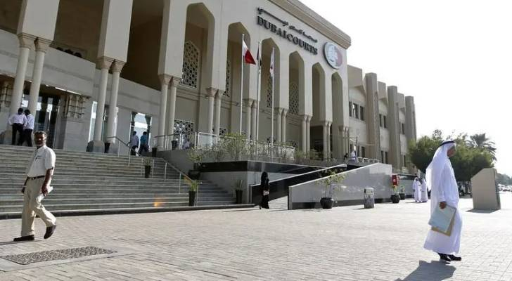 زوجة تهب أرضًا لابنتها ..  والزوج يطالب بالتعويض