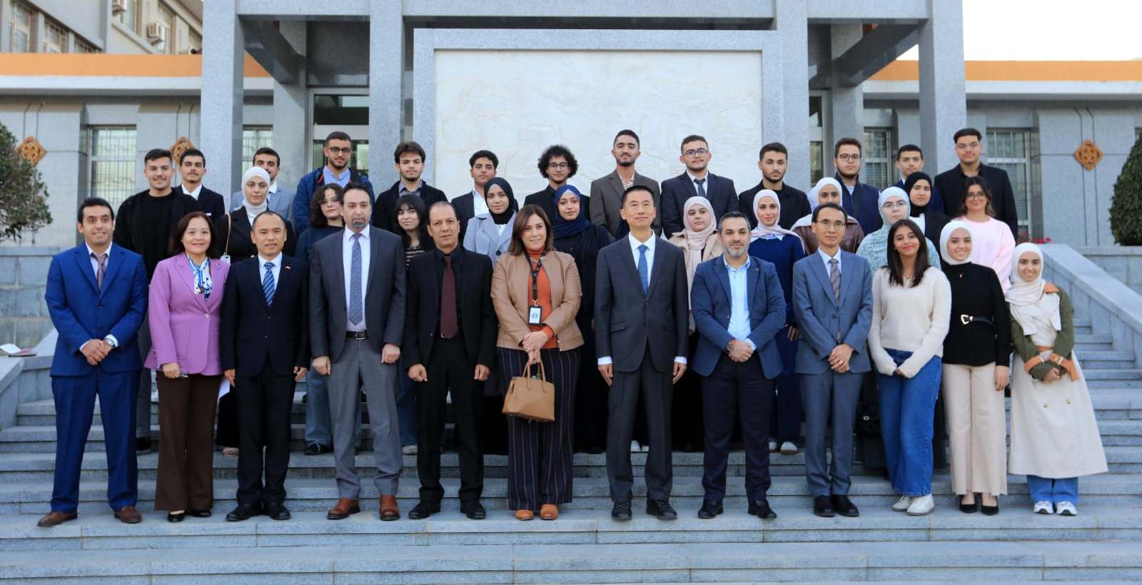30 طالبا أردنيا يفوزون بمنحة السفير الصيني