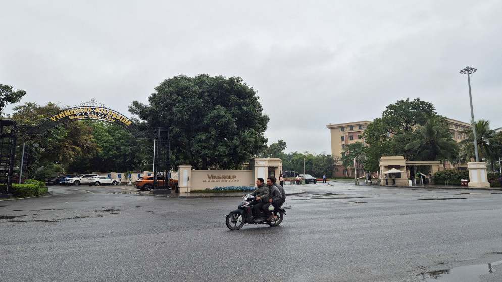 فيتنام تحث على العمل من المنزل مع تعطل إمدادات الوقود