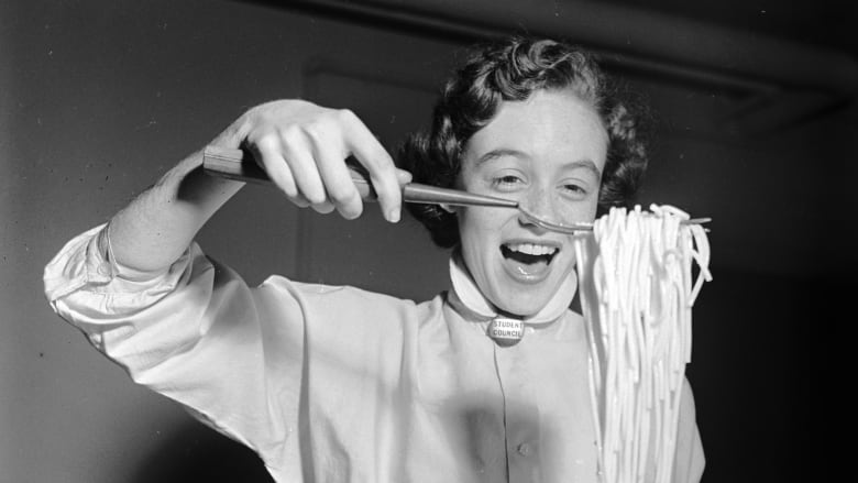 الوحدة تطارد البالغين ..  هل أصبح منتصف العمر أكثر عزلة