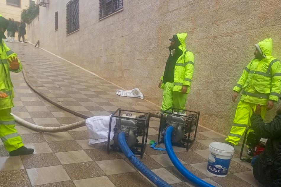 امانة عمان تتعامل مع 139 ملاحظة خلال المنخفض الجوي  ..  صور 