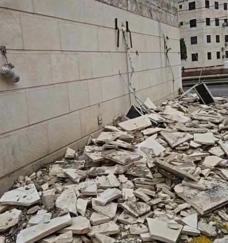 انهيار أجزاء من واجهة مبنى في إربد ..  ولا إصابات
