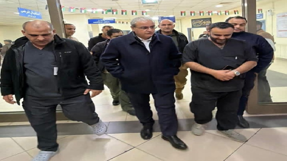 البدور يجري زيارة تفقدية ليلية مفاجئة لمستشفى الحسين بالسلط