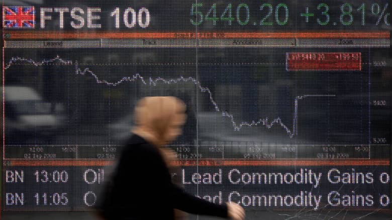 أسواق الأسهم البريطانية تفتتح على انخفاض طفيف 