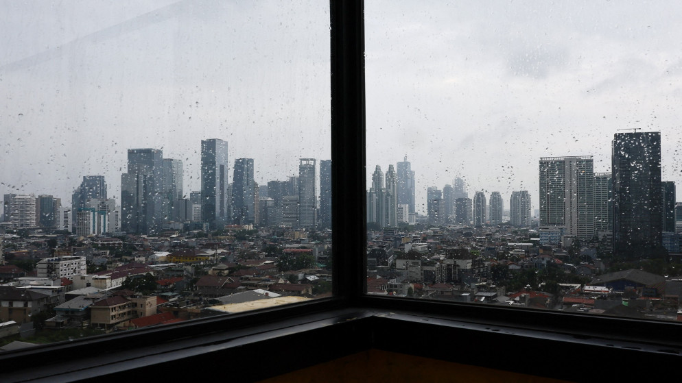 قتلى ومفقودون في انهيار أرضي بإندونيسيا