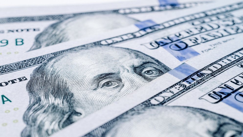 الدولار يقترب من أعلى مستوى له في 3 أشهر