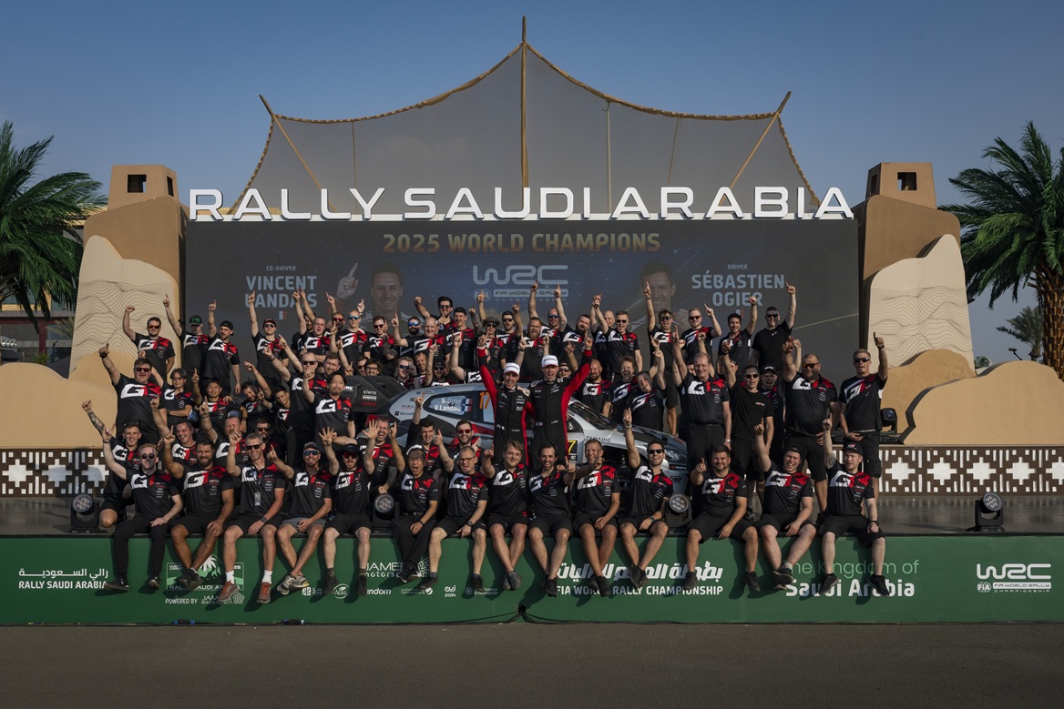 تتويج فريق تويوتا جازو للسباقات بلقب بطولة العالم 