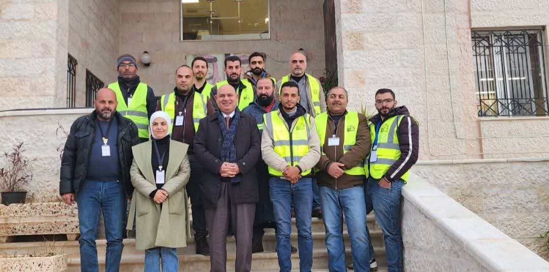 محافظ جرش يطلع على سير العمل بمديرية الأشغال 