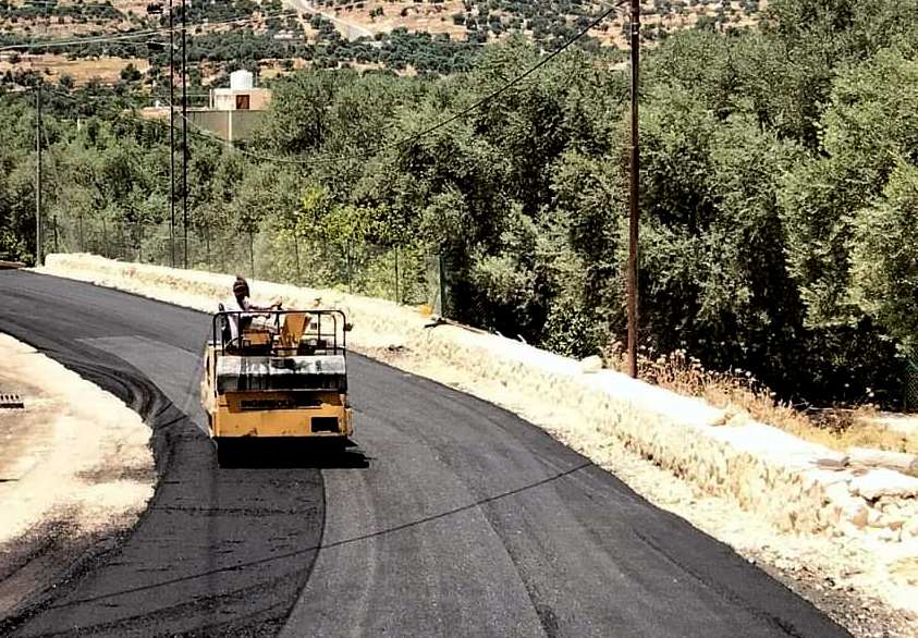 بلدية كفرنجة تبدأ بتعبيد طريق الصافح