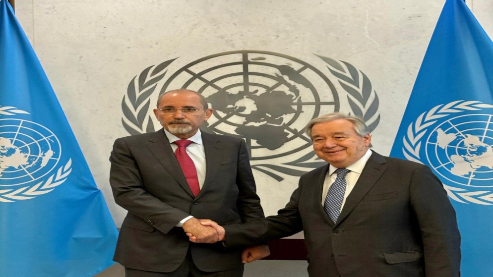 الصفدي وغوتيريش يؤكدان ضرورة دعم الأونروا واستمرار خدماتها