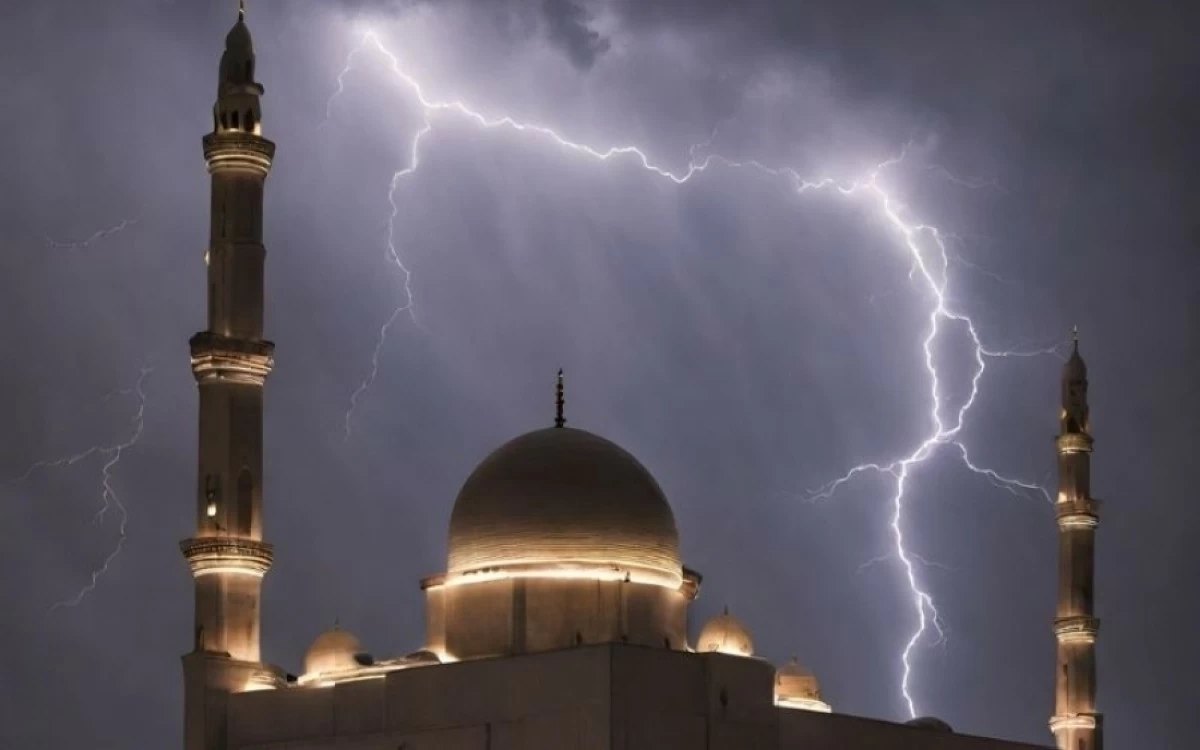تعرض مسجد في المفرق لصاعقة رعدية
