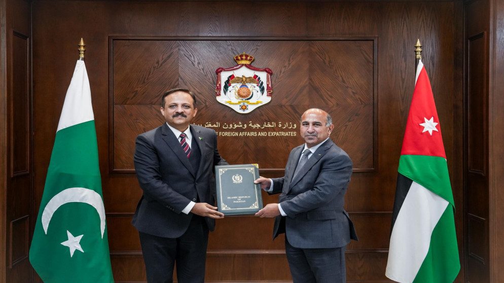 سفير باكستان يقدم أوراق اعتماده لوزارة الخارجية