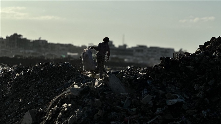 اتحاد بلديات غزة: تكدس 700 ألف طن نفايات ينذر بكارثة