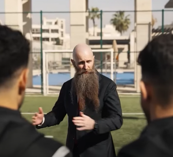 هولتسنايدر للنشامى: سأشجعكم إلا إذا لعبتم ضد المنتخب الأمريكي ..  فيديو