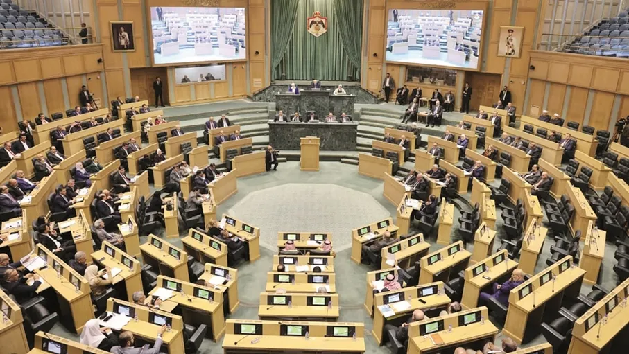 النواب يدشن العام الجديد باختبار رقابي