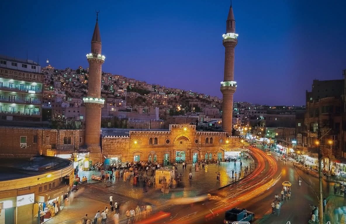  إقبال واسع على المسجد الحسيني خلال صلاة التراويح في رمضان