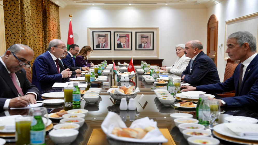 الأردن وتونس يبحثان سبل تعزيز العلاقات الأخوية 