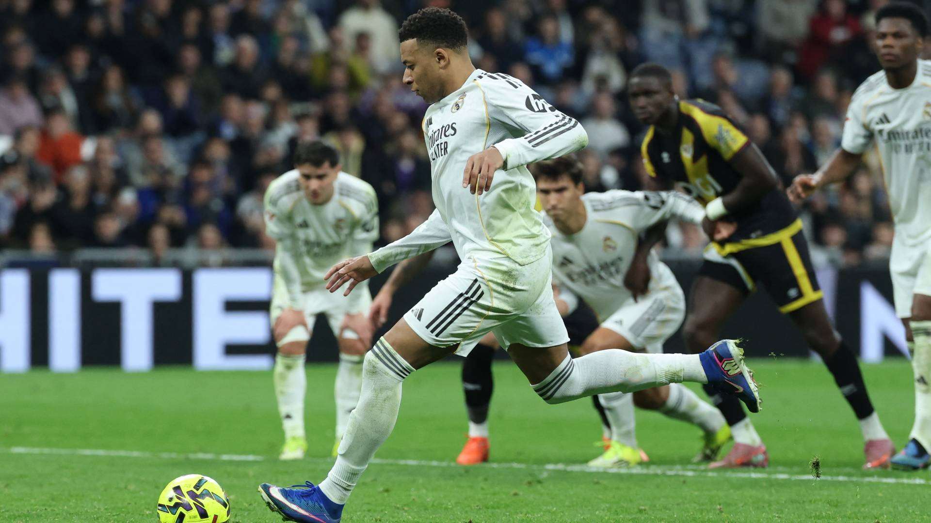 باريس سان جيرمان يبدأ بسداد مستحقات الفرنسي كيليان مبابي