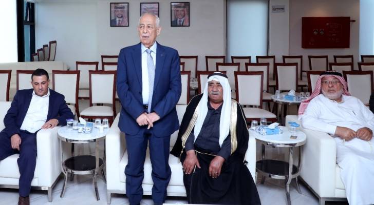 مندوبا عن الملك وولي العهد  ..  العيسوي يعزي آل حداد والعواملة