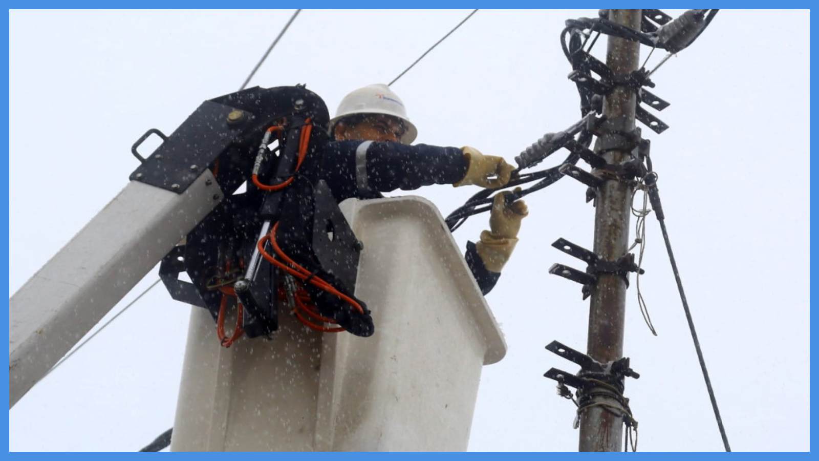 الكهرباء الأردنية تتعامل مع البلاغات خلال المنخفض بوقت قياسي