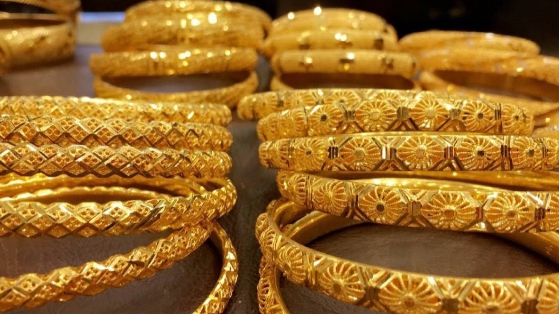 أسعار الذهب تهوي محليًا  ..  وعيار 21 دون المائة دينار