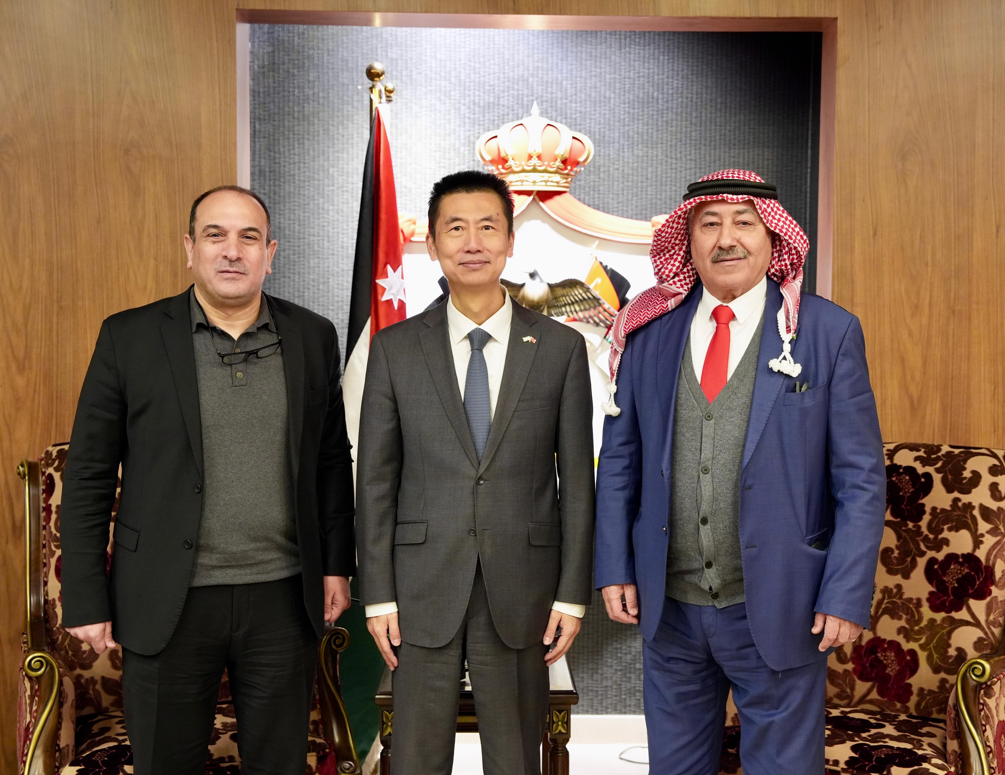 لجنة الإعلام في الأعيان تلتقي السفير الصيني 