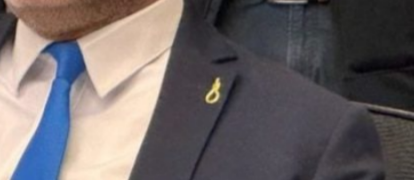 بن غفير يرتدي دبوس مشنقة دعمًا لقانون إعدام الأسرى