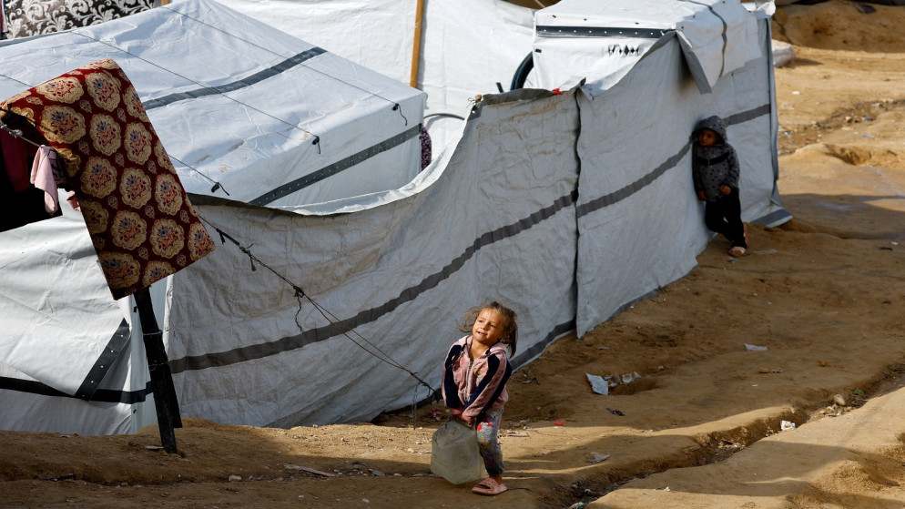 البرد القارس يودي بحياة رضيعة في خان يونس