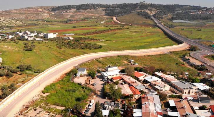 سلطات الاحتلال تصدر أمرا عسكريا بالاستيلاء على بلدة عناتا