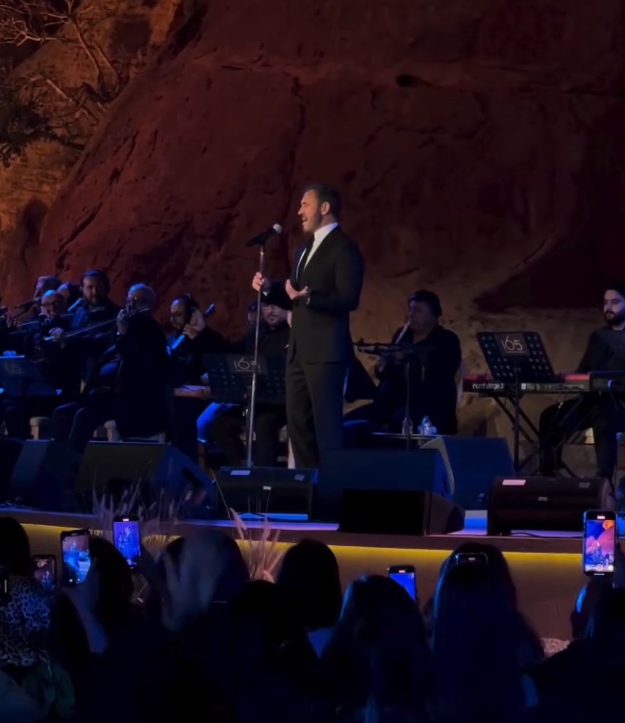 كاظم الساهر يضيء البترا بحفل أسطوري رائع  ..  فيديو