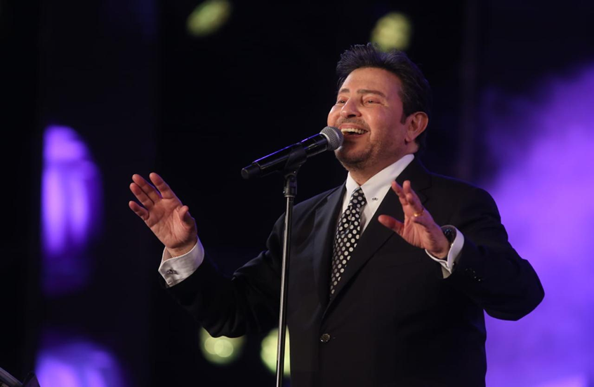 هاني شاكر يخضع لجراحة مفاجئة ويطمئن جمهوره