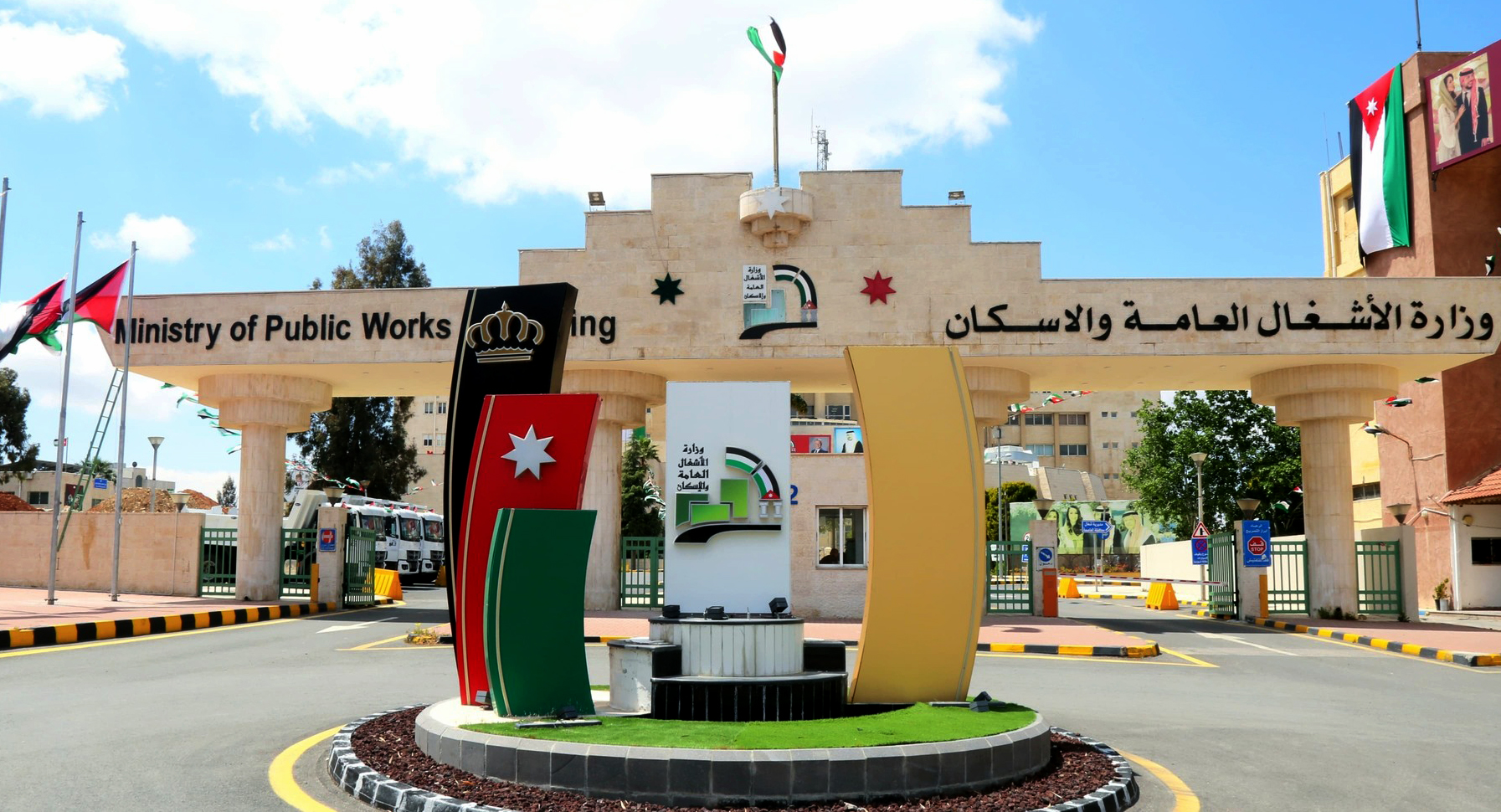 الأشغال تواصل جهودها الميدانية للتعامل مع المنخفض