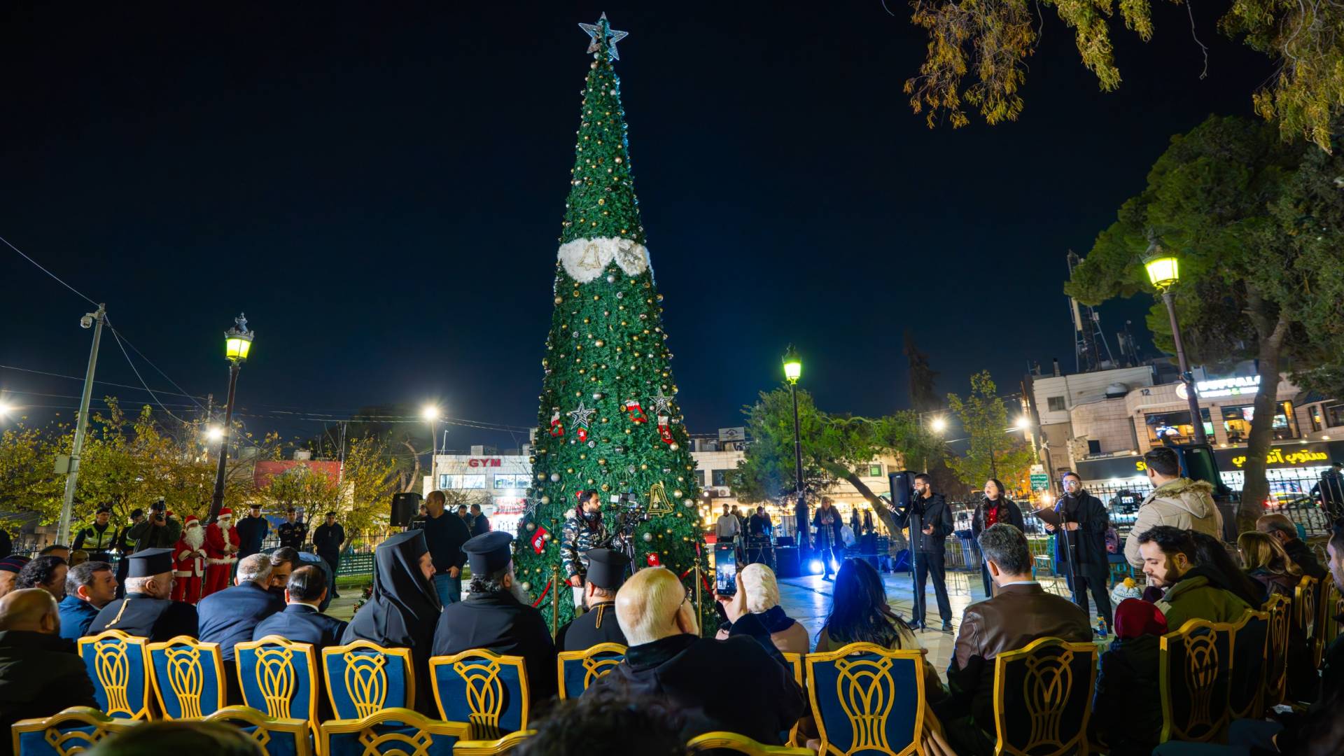 إضاءة شجرة الميلاد في جبل اللويبدة 