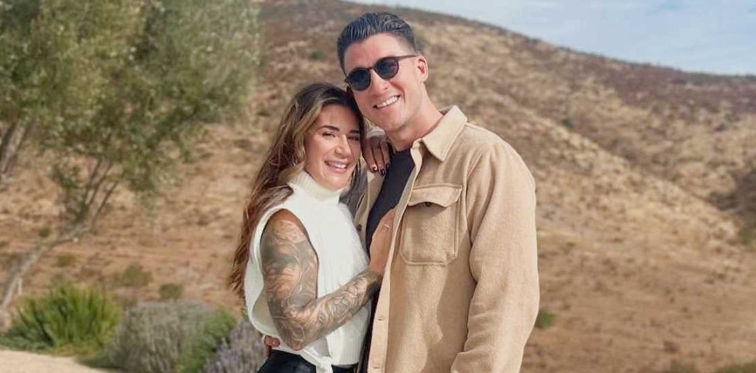 ثنائي مسنّ يسرق الأضواء من عرض زواج .. فيديو