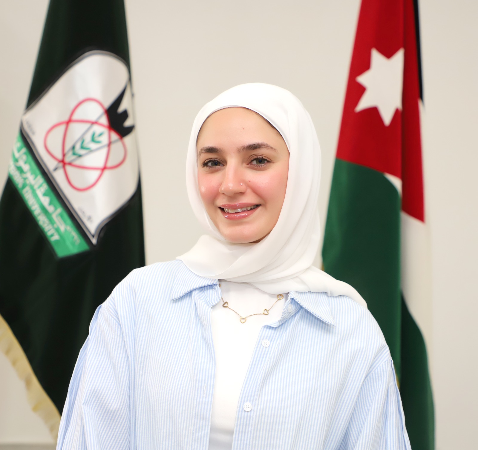 نغم الصوالحة تفوز بجائزة أفضل طالبة متطوعة في النساء بالهندسة