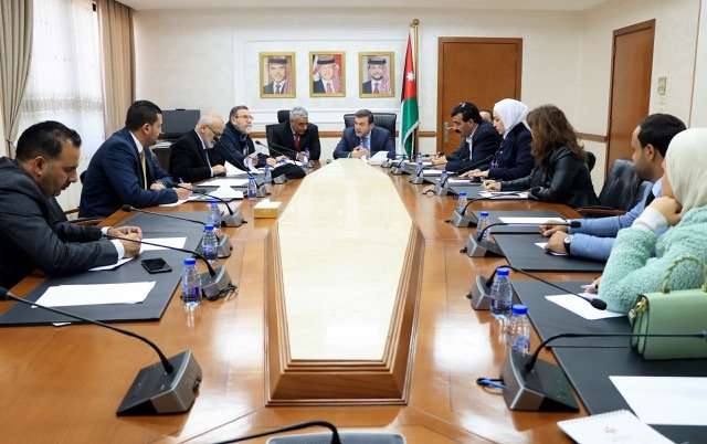 الآثار النيابية تبحث خطة لتعزيز القطاع السياحي